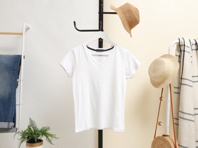 Як відіпрати білу футболку від різних плям