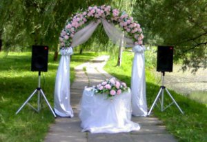 Цветочные свадебные арки