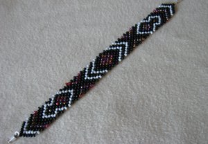 Плетение фенечек из бисера