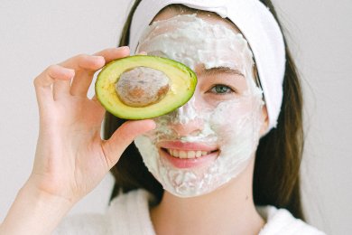 5 рецептів домашніх масок для обличчя для свіжості та сяйва шкіри