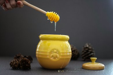 5 корисних властивостей меду для вашого волосся