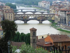 Достопримечательности Флоренции. Вид на Понте Веккьо - самый древний мост города