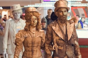 Сумские живые статуи удивляют зрителей на Всеукраинском фестивале уличного искусства