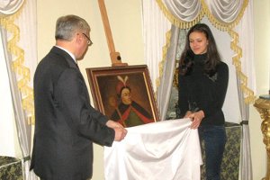 В Сумах впервые после реставрации выставлен уникальный портрет Богдана Хмельницкого
