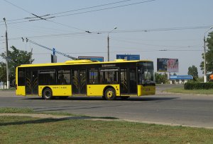 Из-за несанкционированной забастовки маршрутчиков водители троллейбусов работают по 15-17 часов без перерывов