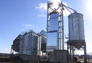 В Белопольском районе строят крупный зерносушильный комплекс