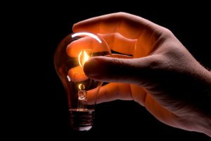Отключения электроэнергии: энергетики советуют сумчанам выключать электроприборы из розеток и запастись свечами