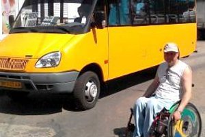 Маршрутка сбила инвалида-колясочника — суд обязал перевозчика возместить моральный ущерб