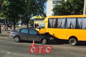 ДТП с маршруткой парализовало движение на Харьковской