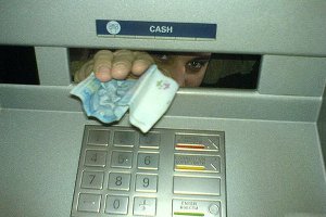 Банковская сотрудница попалась на удочку интернет-мошенника