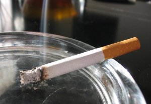 Пожарные предупреждают курение вредит вашему здоровью