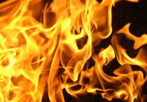 Согрелся: житель Лебединского района погиб в пожаре из-за костра в доме
