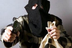Разбой в Сумах: двое грабителей в масках стреляли в мужчину