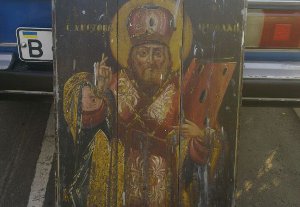 Таможенники задержали икону Святого Николая