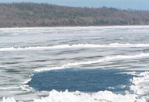 В Ахтырском районе двое парней погибли, провалившись под лед