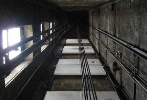 Городские лифты пострадали от рук сборщика металлолома