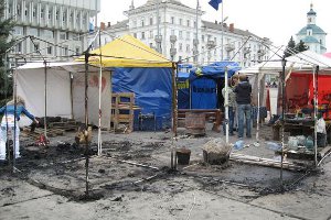 На Сумщине поджигают палатки политические палатки