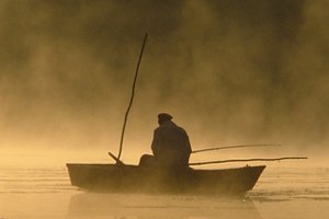 71-летний рыбак едва не утонул в реке