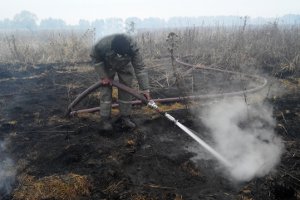 Из-за торфяного пожара в районе на Сумщине объявлена чрезвычайная ситуация местного уровня