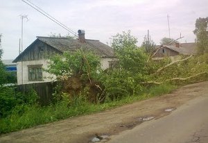 Ураган повредил крыши жилых домов в Глуховском районе