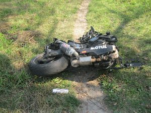 На Сумщине в результате столкновения с электроопорой погиб мотоциклист