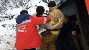 На трассе «Сумы-Пирятин» перевернулся пассажирский микроавтобус: есть травмированные