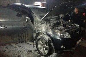 В Сумах за ночь сгорело два авто