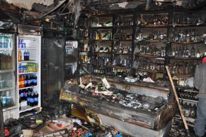 Милиция разыскивает двух злоумышленников,  которые подожгли магазин в Сумах
