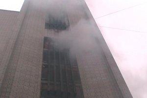 Пожар в Сумах: спасатели эвакуировали 4 людей из 9-этажки