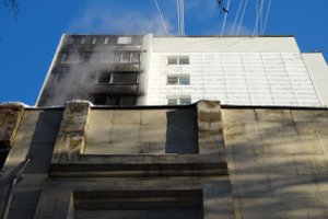 Пожар в сумской многоэтажке: пожарные обвинили «Горводоканал»,  а он пожалуется на них в прокуратуру