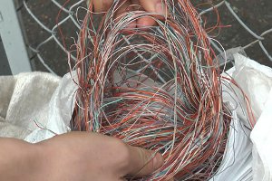 В Сумах задержаны серийные воры телефонных кабелей 