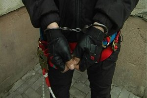 Полиция Сум доказала причастность грабителя-альпиниста к 11 кражам (видео)
