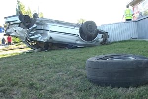 ДТП в Сумах: автомобиль на скорости выехал на обочину и несколько раз перевернулся (видео)