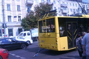 В Сумах новый троллейбус получил повреждения в ДТП