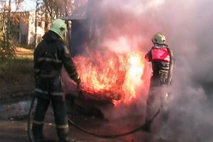 В Сумах сгорел еще один автомобиль