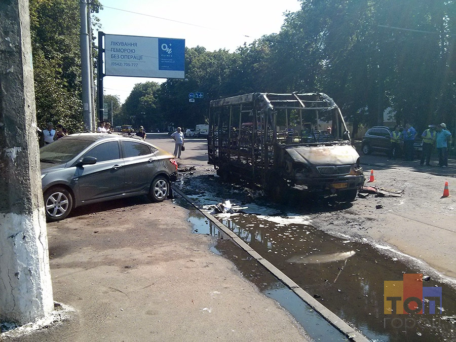 В Сумах сгорело маршрутное такси №23