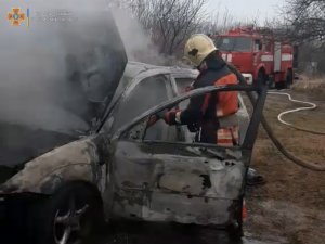 В Сумах спасатели дважды тушили возгорания автомобилей