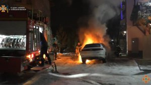 Возле «Здыбанки» в Сумах горело сразу две машины