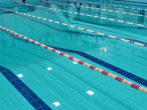 В Сумах в бассейне утонула тренер по плаванию: подробности происшествия
