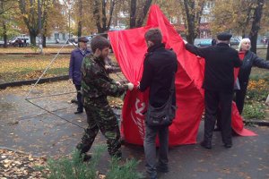 Кандидат-радикал разгромил агитационную палатку КПУ: милиция расследует происшествие