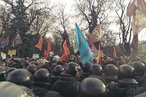 Информация для сумчан: под стенами Верховной Рады проходит многотысячный митинг