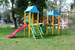 Игровые площадки в детских садах Сум должны быть безопасными для детей