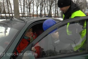 На 8 марта патрульная полиция останавливала женщин-водителей
