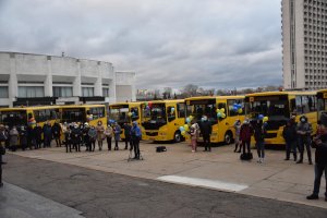 Общины Сумщины получили новые школьные автобусы