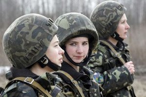 Женщины обращаются в военкоматы Сумщины с просьбой призвать их в армию во время мобилизации