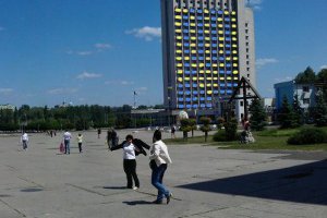 На гостинице «Сумы» хотят нарисовать большой герб Украины