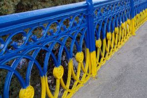 На выходных активисты планируют покрасить Харьковский мост в цвета украинского флага