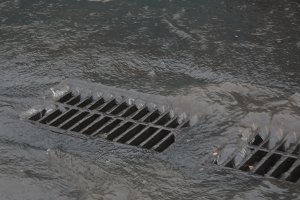 В течение лета в Сумах будут чистить ливневую канализацию 