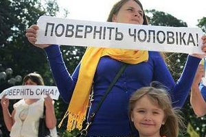 Жены мобилизованных сумчан перекрыли движение транспорта по Петропавловской