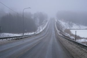 Дорожники предупреждают: на Сумщине ожидаются туман и мокрый снег